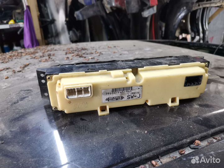 Блок управления климат-контролем Honda Inspire UA1