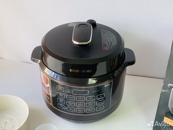 Мультиварка Redmond RMC-PM388