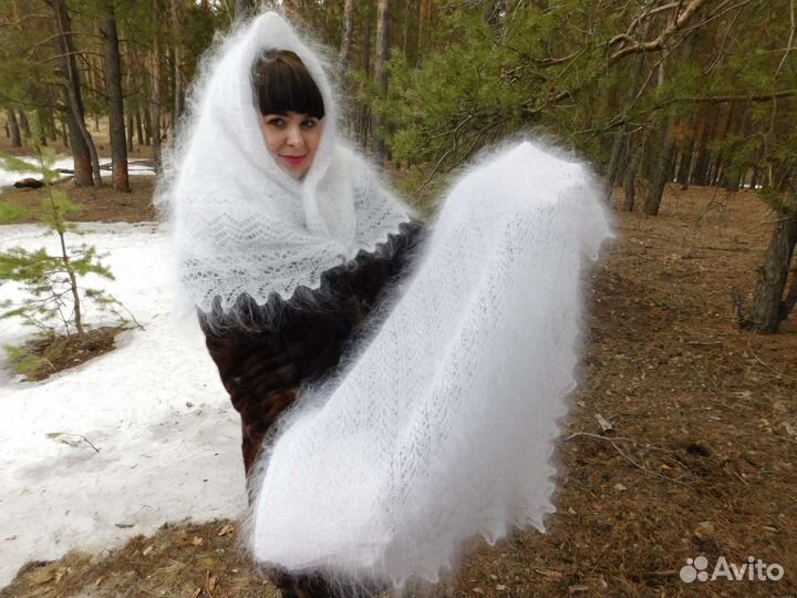 Белый пуховый платок ажурный