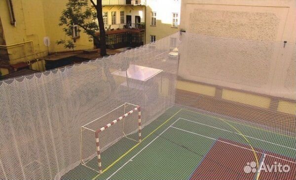 Сетка для ограждения футбольного поля