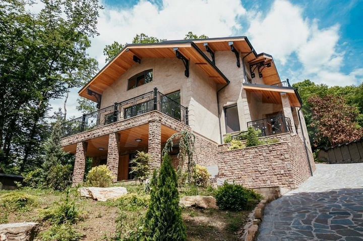 Дом 350 м² на участке 10 сот.