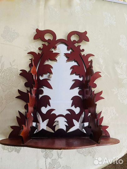 Зеркало с полочкой