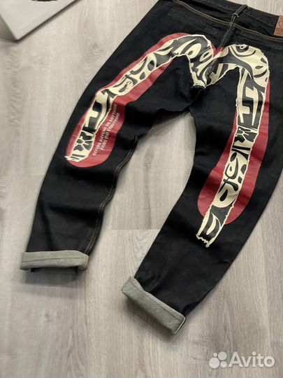 Джинсы Evisu