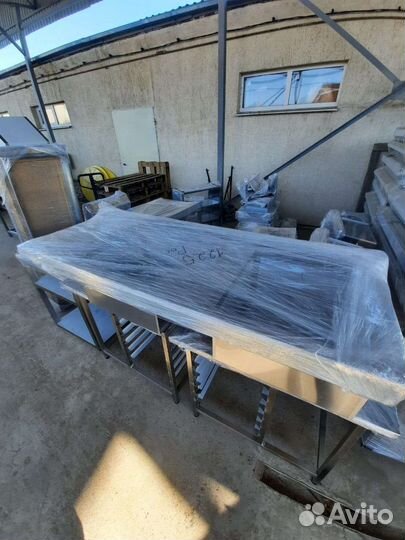 Стол с полками