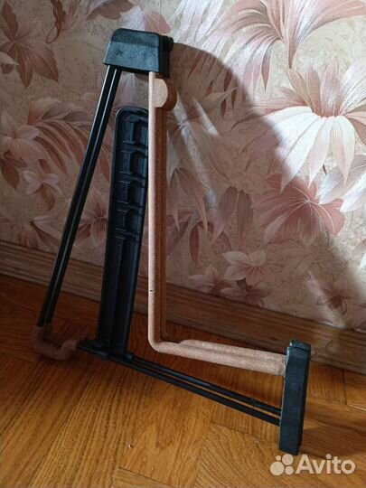 Стойка для акустической гитары K&M