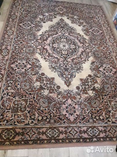 Натуральный ковёр б/у.в хорошем состоянии