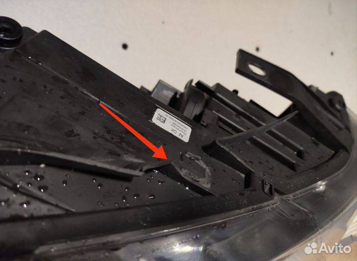 Фара правая повреждено крепление Audi Q3