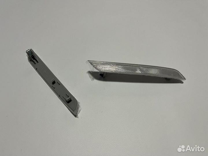 Белые отражатели передних крыльев BMW E71 X6