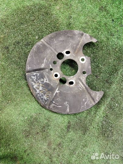 Кожух тормозного диска Mazda 323 BA
