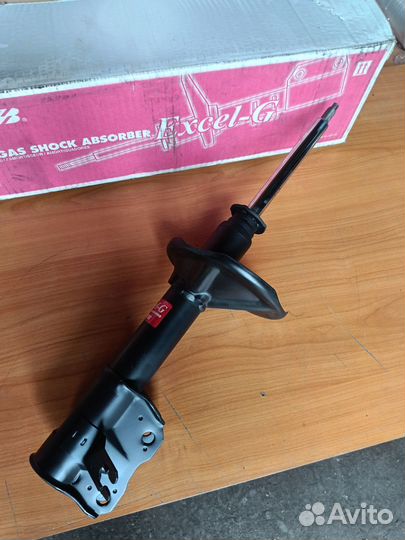 Амортизатор передний левый Mitsubishi Colt/Lancer