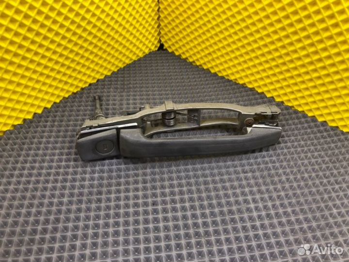 Ручка двери передняя левая Mercedes-Benz 190E W201