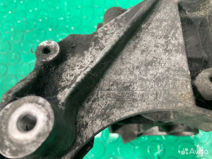 Кронштейн навесного оборудования Volkswagen