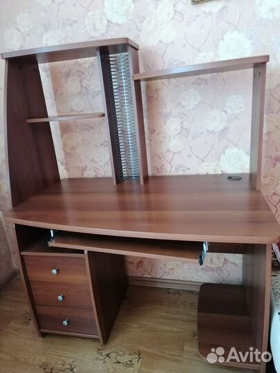 Компьютерный стол