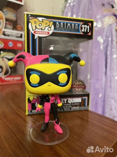 Фигурка Funko Pop 371 Harley Quinn Black Light