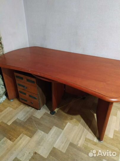 Письменный стол
