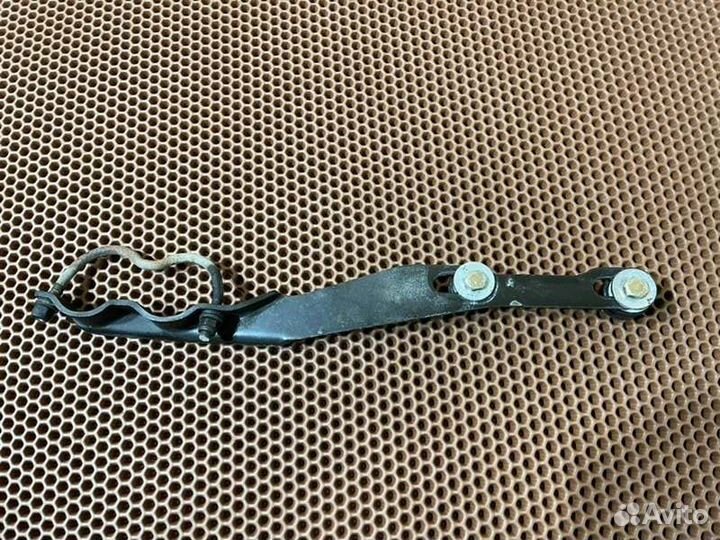 Крепление глушителя Mercedes-Benz E320 W124