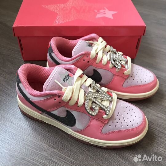 Nike dunk low barbie