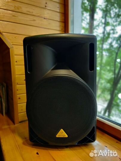 Активная колонка behringer