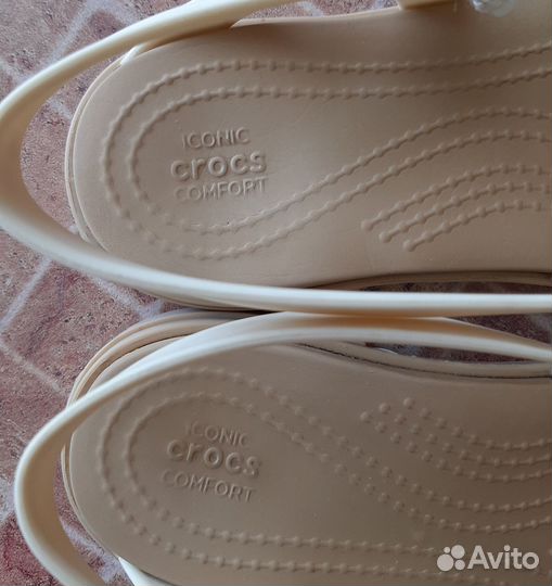 Босоножки Crocs w7