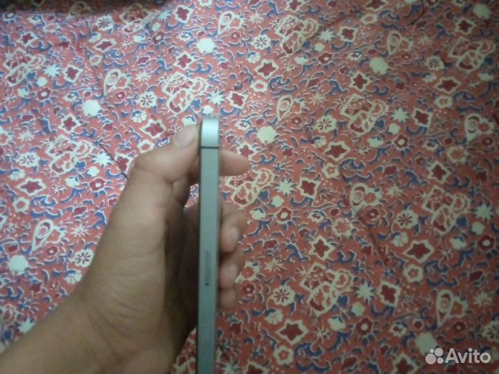 Телефон iPhone 5s