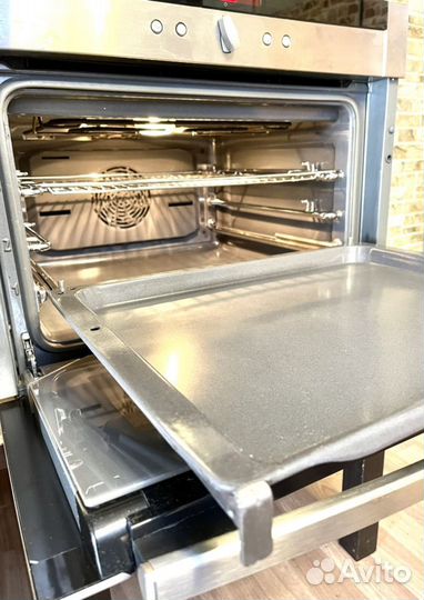 Компактная духовка с паром Neff,Германия