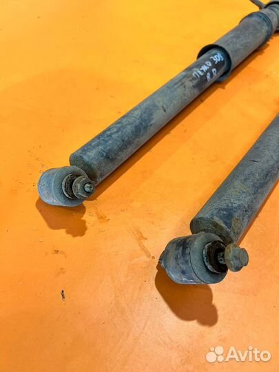 Амортизатор задний на Peugeot 308