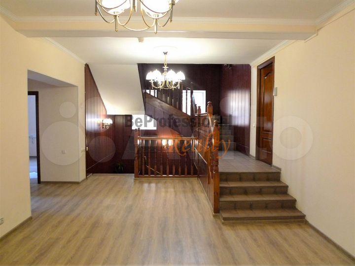 Особняк 1000 кв.м. с парковкой