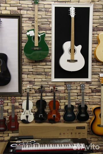 Гитара полноразмерная