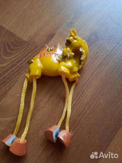 Статуэтки, брелоки, браслет, магниты