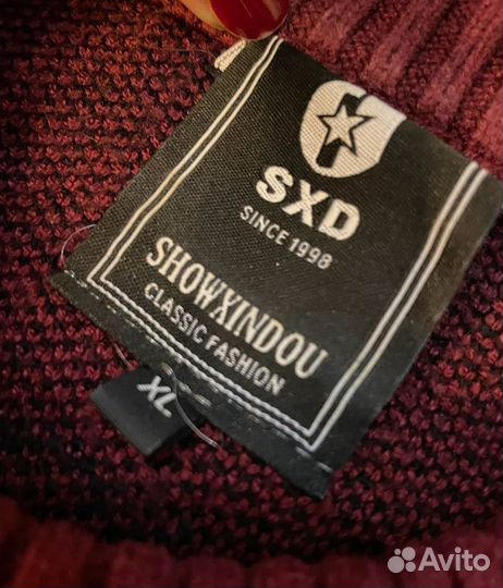 Свитер бордовый