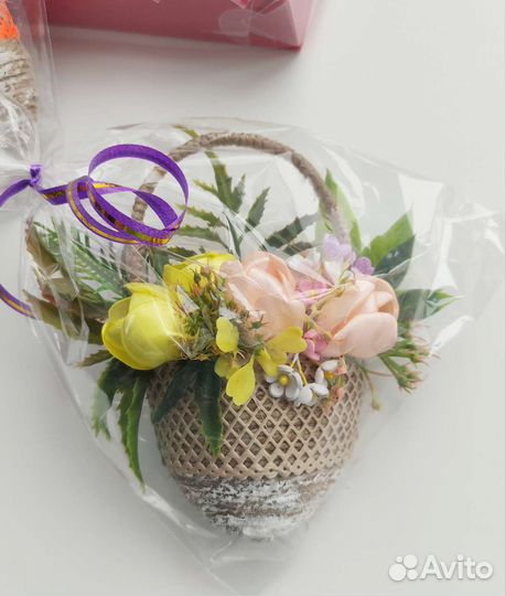 Корзина с тюльпанами.Магнит.Подарок на 8 марта