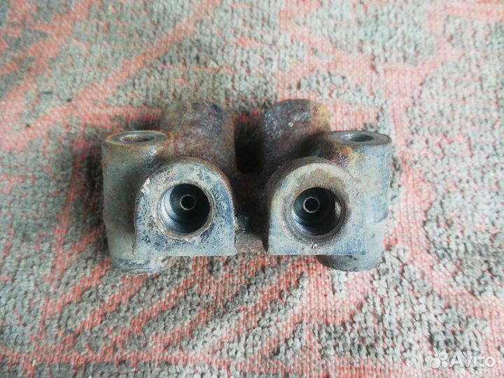 Распределитель тормозной системы Мазда CX-7