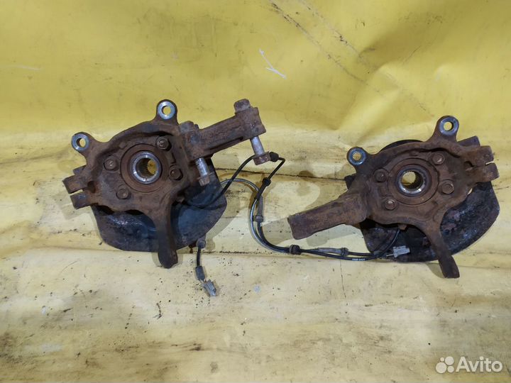 Кулак поворотный передний Nissan Qashqai J10