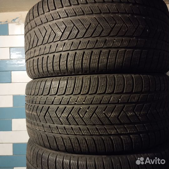 Pirelli Scorpion Winter 305/35 R21 и 275/40 R21