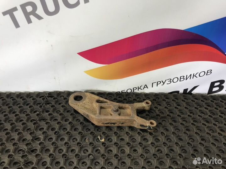 Кронштейн переднего амортизатора Man F90