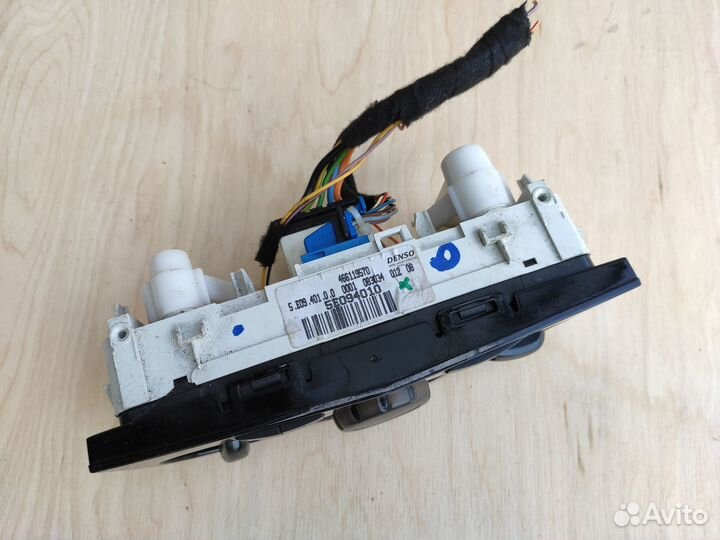 Блок управления климатом на Opel Corsa D