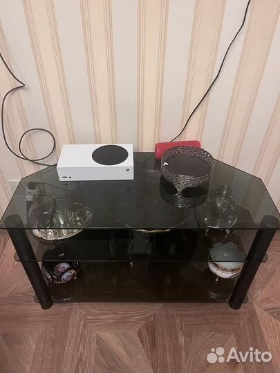Стеклянная тумба под тв