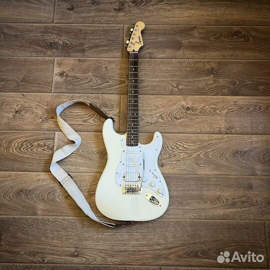 Электрогитара Fender Squier Bullet Strat + Чехол+