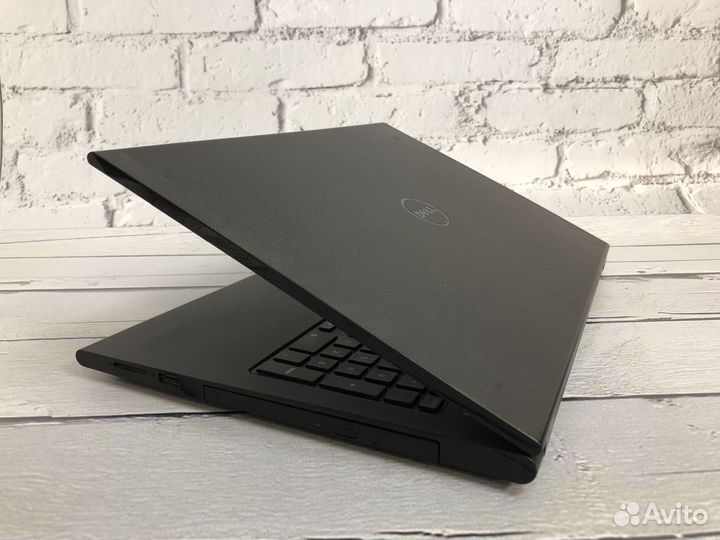 Офисный ноутбук Dell