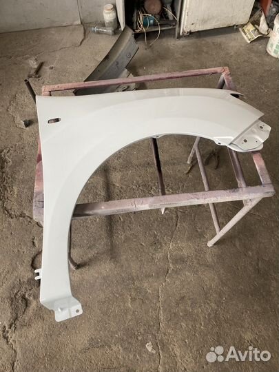 Крыло renault logan