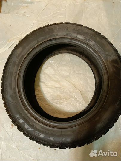 Goodyear UltraGrip Extreme 225/60 R17 99T