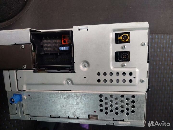 Продам автомагнитолу на Мерседес-бенс мл