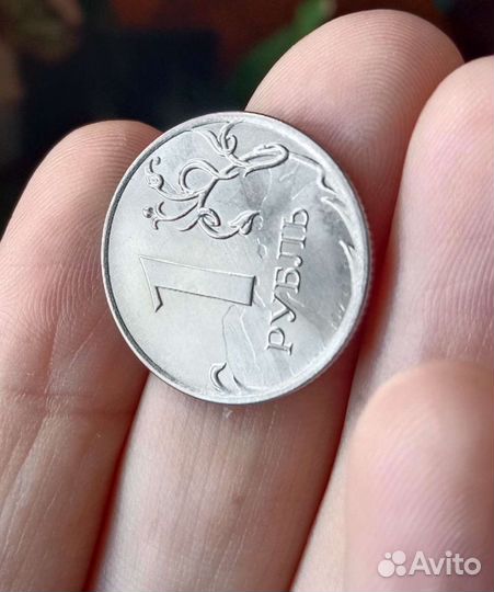 1 рубль 2019г. Смещение+ неровности на поверхности