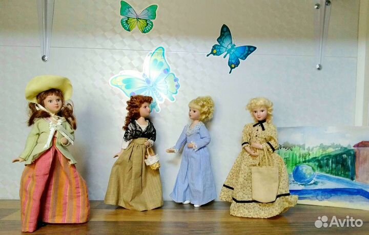 Маленькие куколки фарфоровые