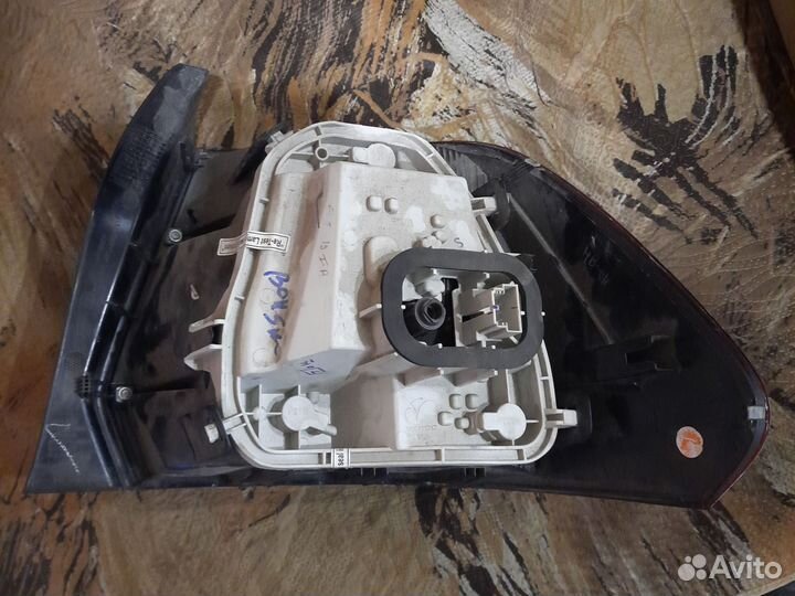 Задний правый фонарь volkswagen polo