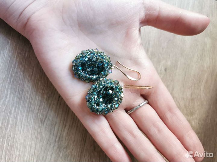 Серьги из бисера с кристаллами Swarovski