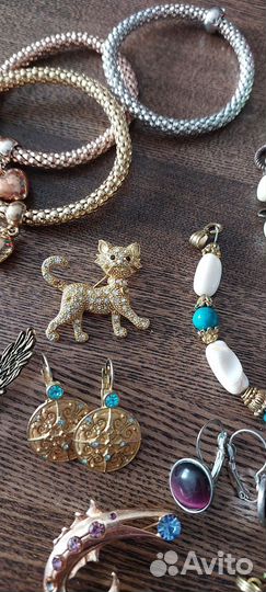 Бижутерия,серги, браслеты,броши