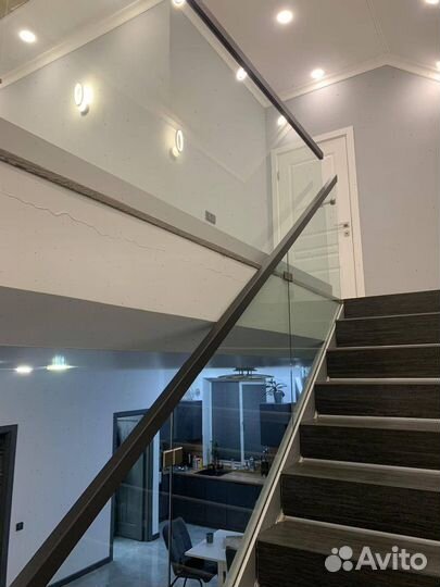 Перила для лестниц из стекла с доставкой