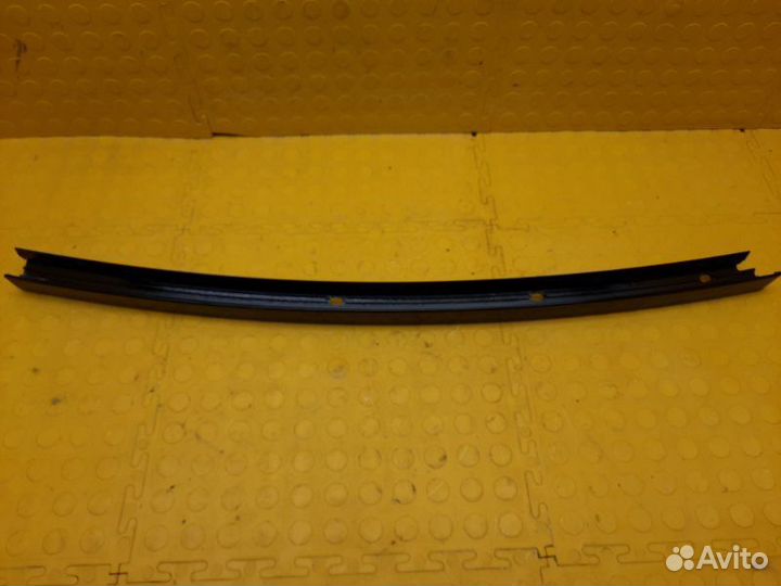 Направляющая стекла двери задняя левая Bmw