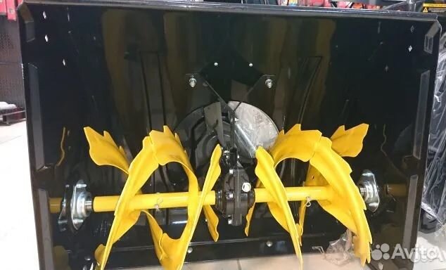 Снегоуборщик бензиновый Champion ST662E